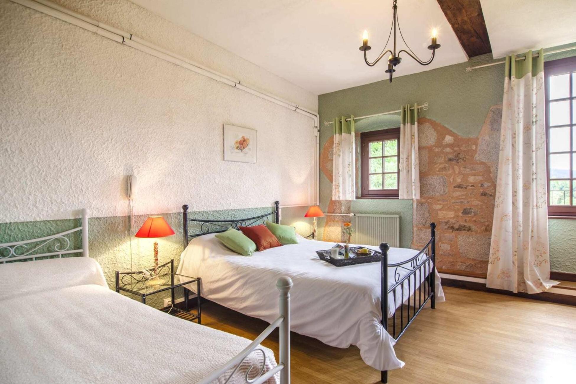 Domaine Le Prieure Hotel Chaumont-le-Bourg Ruang foto