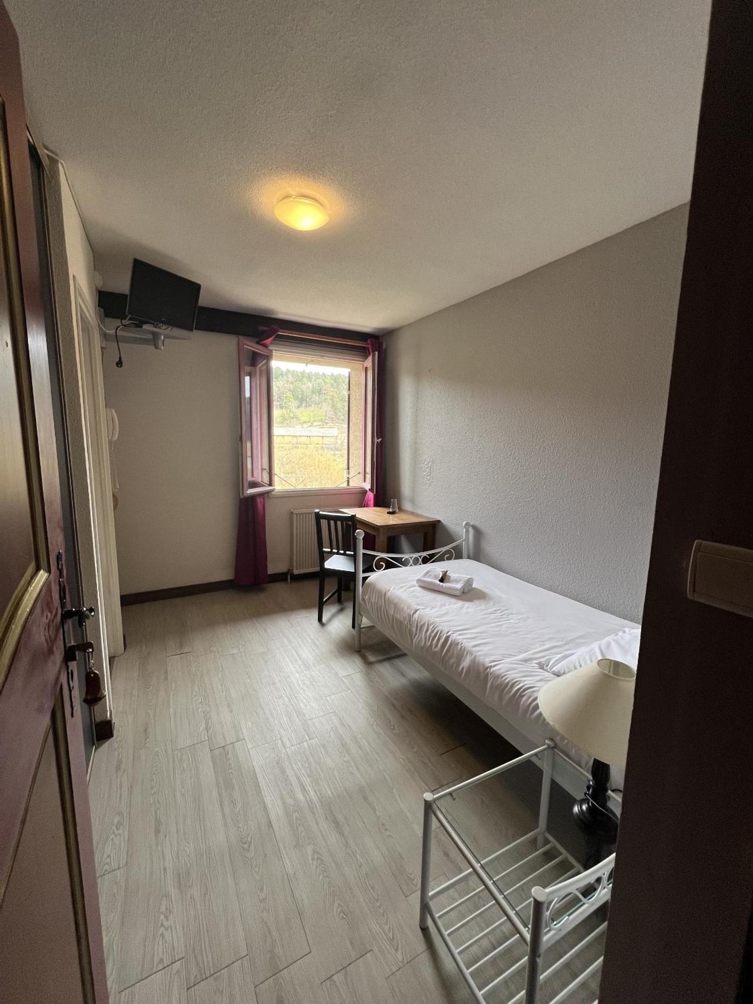 Domaine Le Prieure Hotel Chaumont-le-Bourg Ruang foto